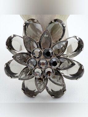 Fashion brooch smoky gray crystal layered floral Women’s jewelry D